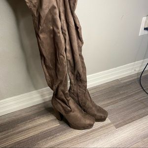 🆕Beaton Thigh High Chunky Heeled Boots Brown